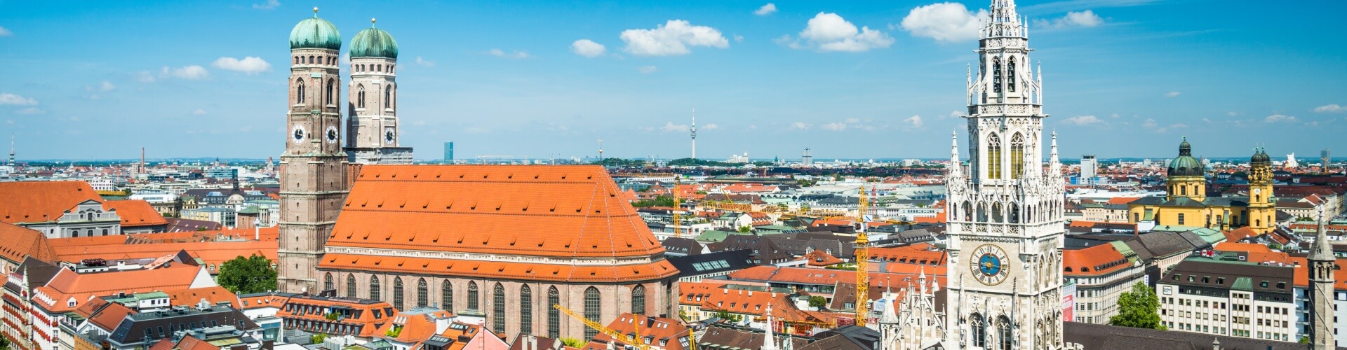 München mit dem Rathaus und der Frauenkirche